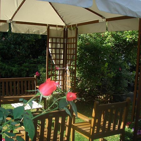 Cornfields Guest House Bedford Exterior photo